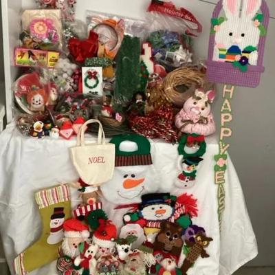 PPM094 Mystery Lot Of Craft Supplies & Handmade Holiday Decor