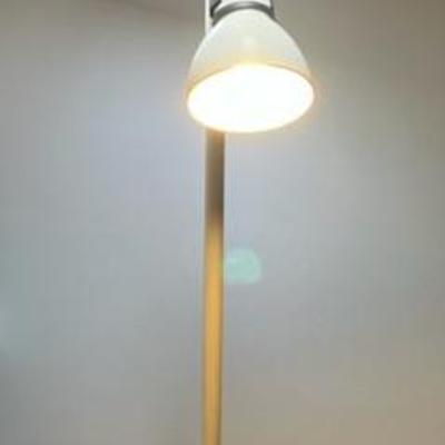 PPM018 Tall White Metal Floor Lamp