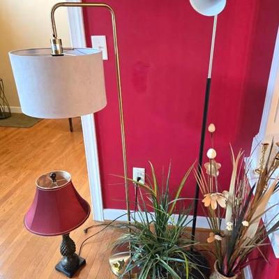 2 Modern Floor Lamps, Table Lamp, & Decorative Vases 