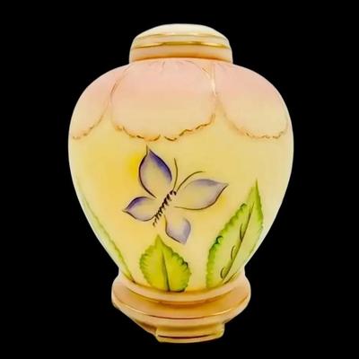 Fenton Connoisseur Collection Burmese Daisy Ginger Jar