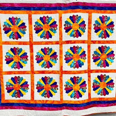 Gorgeous Large Dresden Plate Quilt 70x80” 