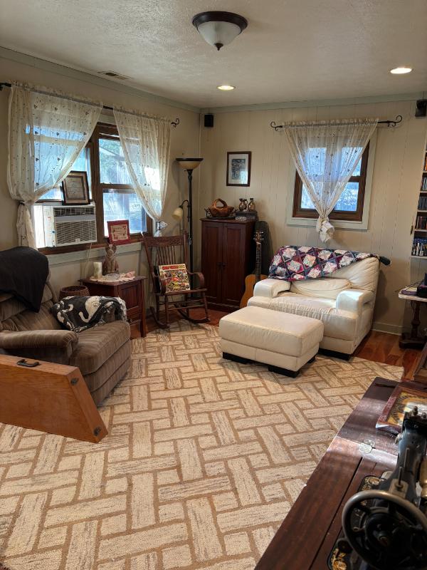 Sale Photo Thumbnail #92