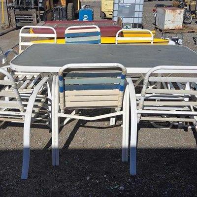 81002 • 8 person patio set