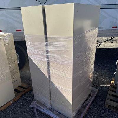 76002 • two metal lockers