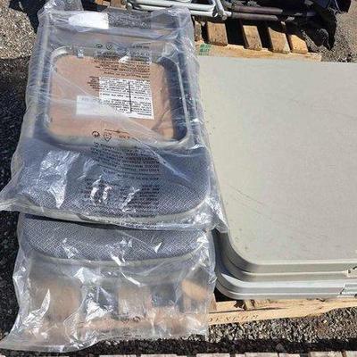 81020 • (2) folding tables & (4) chairs