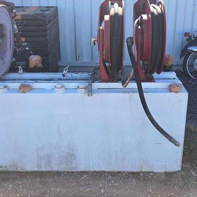 80020 • mobel fuel:hydraulic storage tank with hose reels