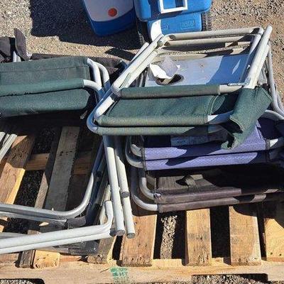 81022 • (6) folding chairs