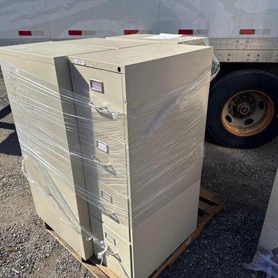 76000 • 4 metal file cabinets