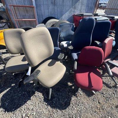 75052 • collection of 12 office chairs