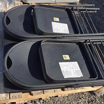 81018 • (4) fold chairs & table