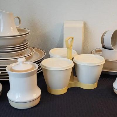 Tupperware & Stoneware (BR1)