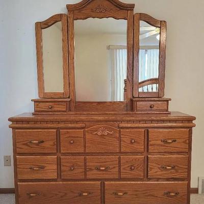 Oak Dresser w/ Mirror (BR1)