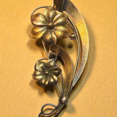 Hsr stamped gold brooch