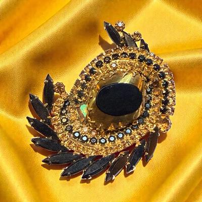 Juliana style large black gold rhinestone brooch