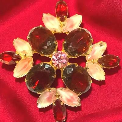 Rhinestone brooch with red bordeaux and pink givre stones