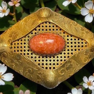 Art deco style brooch with floral scroll patterns