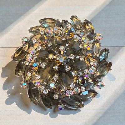Vintage domed brooch