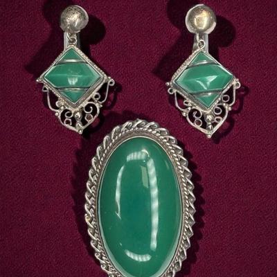 Green onyx earrings brooch
