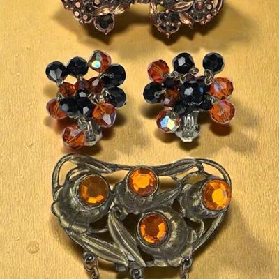 Hollycraft 1954 laguna and unsigned brooch