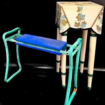 Garden Kneeler and Seat with A Decorative Accent Table 