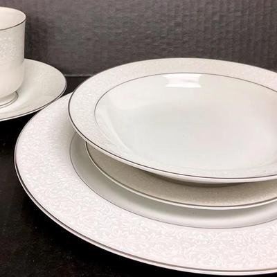 “Empress” Crown Victoria Dinnerware