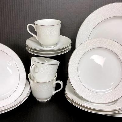 15 Piece “Empress” Dinnerware