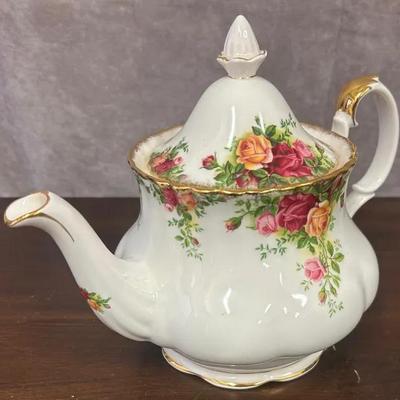 Royal Albert Bone China “Old Country Roses” Tea Pot 
