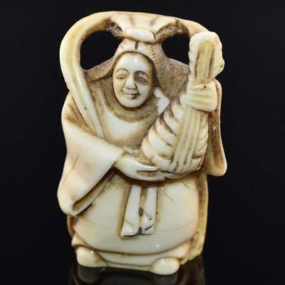 Japanese Cream-Tone Pipa Playing Okimono Figure