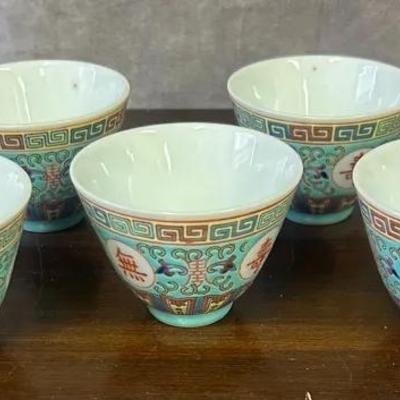 Vintage Chinese Famille Rose Porcelain Cups