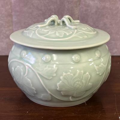 Vintage Chinese Celadon Glazed Porcelain Jar And Lid 
