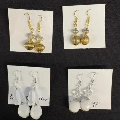 EHE140 Myrna Lee Chang Two Beads, White Onyx, Lucite Crown Flower Earrings