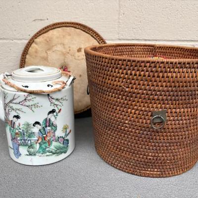 EHE073 Chinese Porcelain Teapot