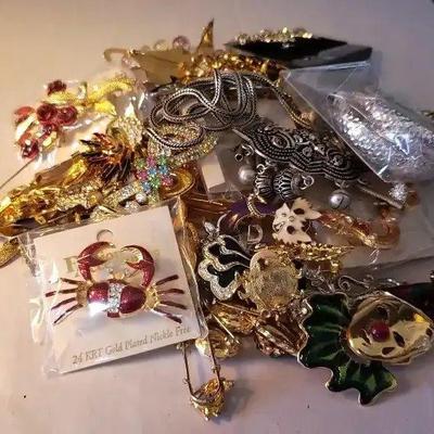 EHE412 Costume Jewelry Mystery Lot #4
