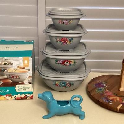 EHE404 Pioneer Woman Food Storage Bowl Set, Lazy Susan & Ceramic Dog Shaped Creamer