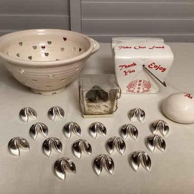 EHE402 Silver Toned Fortune Cookies, Ceramic Manapua & Ceramic Mejiro Colander 