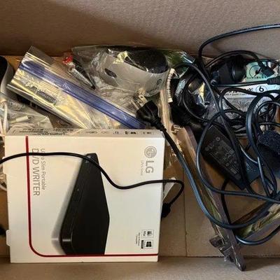 EHE072 - Multi lot of random electronics goods & cables 