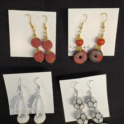 EHE186 Myrna Lee Chang Crystal, Wood, Lucite Crown Flower, Peach Seed Earrings