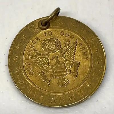 EHE313 - Vintage WWII U.S. Army Military ID Sliding Identification Coin/Pendant