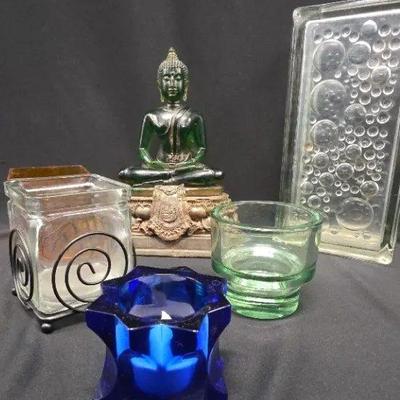 EHE081- Small Assortment of Decor 