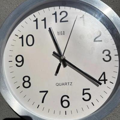 EHE040 Quartz Analog Wall Clock 