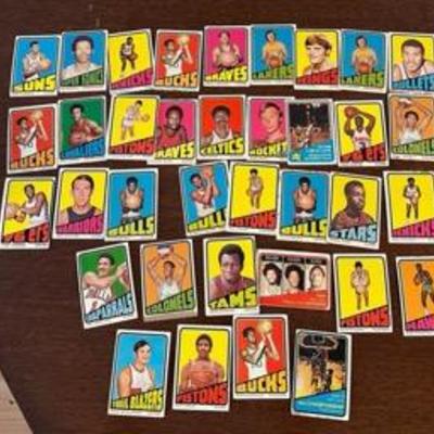 EHE413 Assorted Vintage Basketball Trading/Collectible Cards