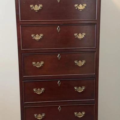 Craftique Locking  Lingerie Chest