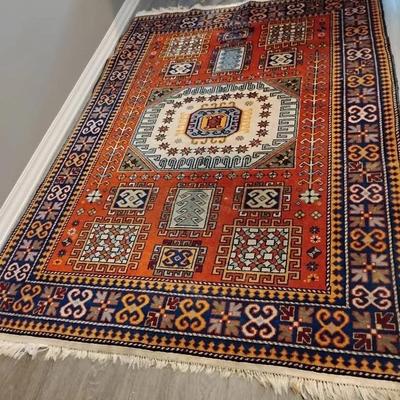 Area Rug With Middle Eastern Design 7'6x5'4