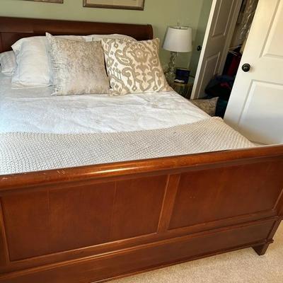 Queen Sized Sleigh Bed