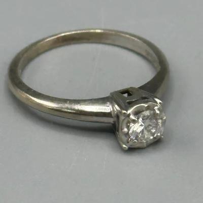 14k White gold And Diamond Solitare Ring 