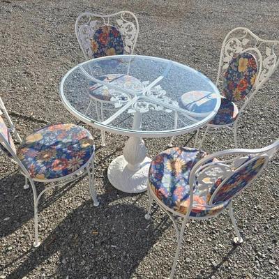 Vintage White Metal Cafe Table 4 Chairs