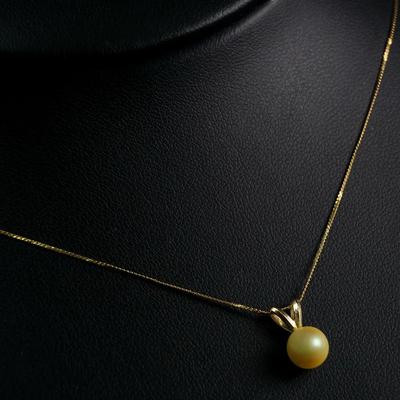 14K Gold 16" Fine Herringbone Necklace With 14K Cultured Pearl Pendant