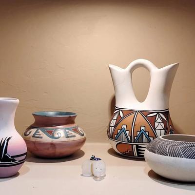 4 Signed Southwest Native American Style Pottery Vessels & Fetish