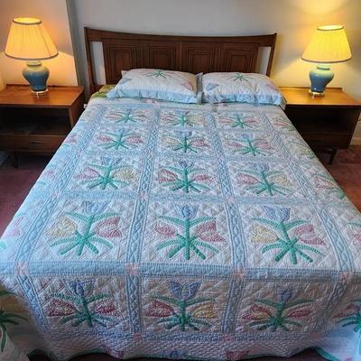 MCM Sculptra Broyhill Pair Of Nightstands And Full Size Bedframe