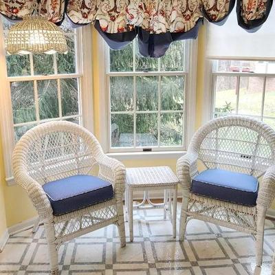 Indoor White Wicker Set - 2 Armchairs, Side Table And Hanging Lamp